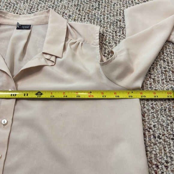 Sparkle & Fade Cream Cold Shoulder Long Sleeve Top. Medium - Picture 7 of 10